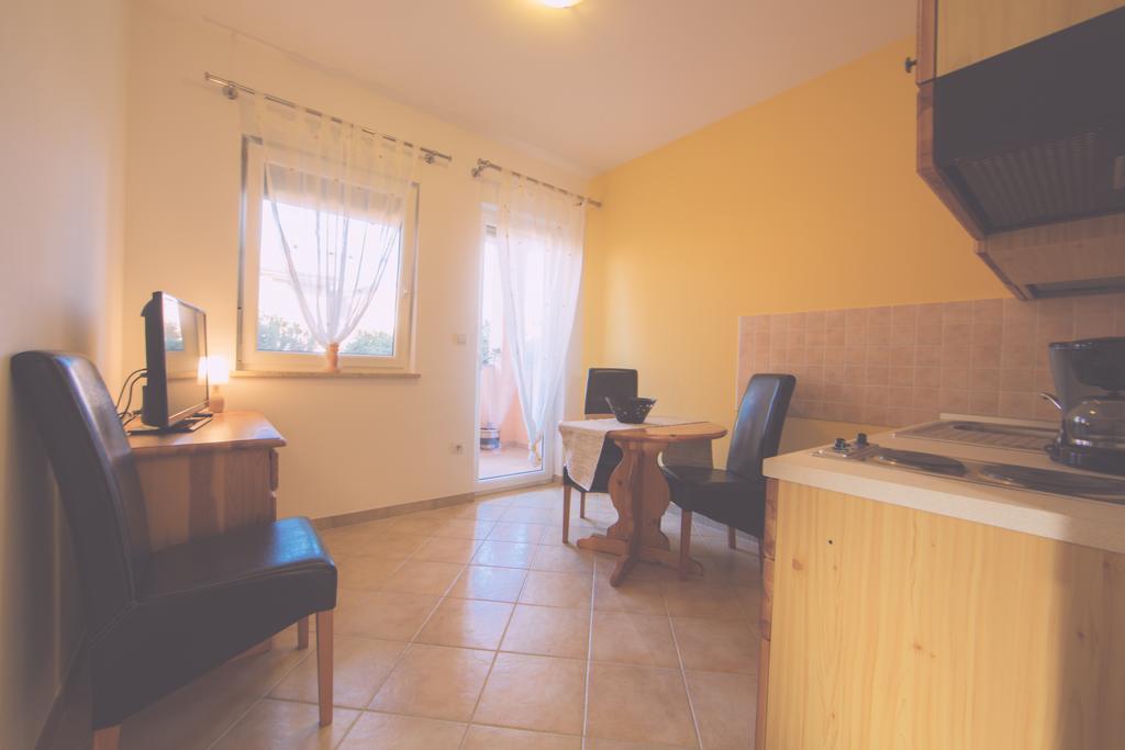 Apartments Meri Liznjan Room photo