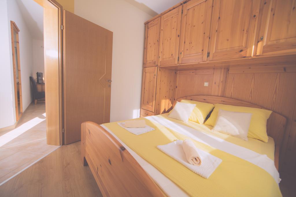 Apartments Meri Liznjan Room photo
